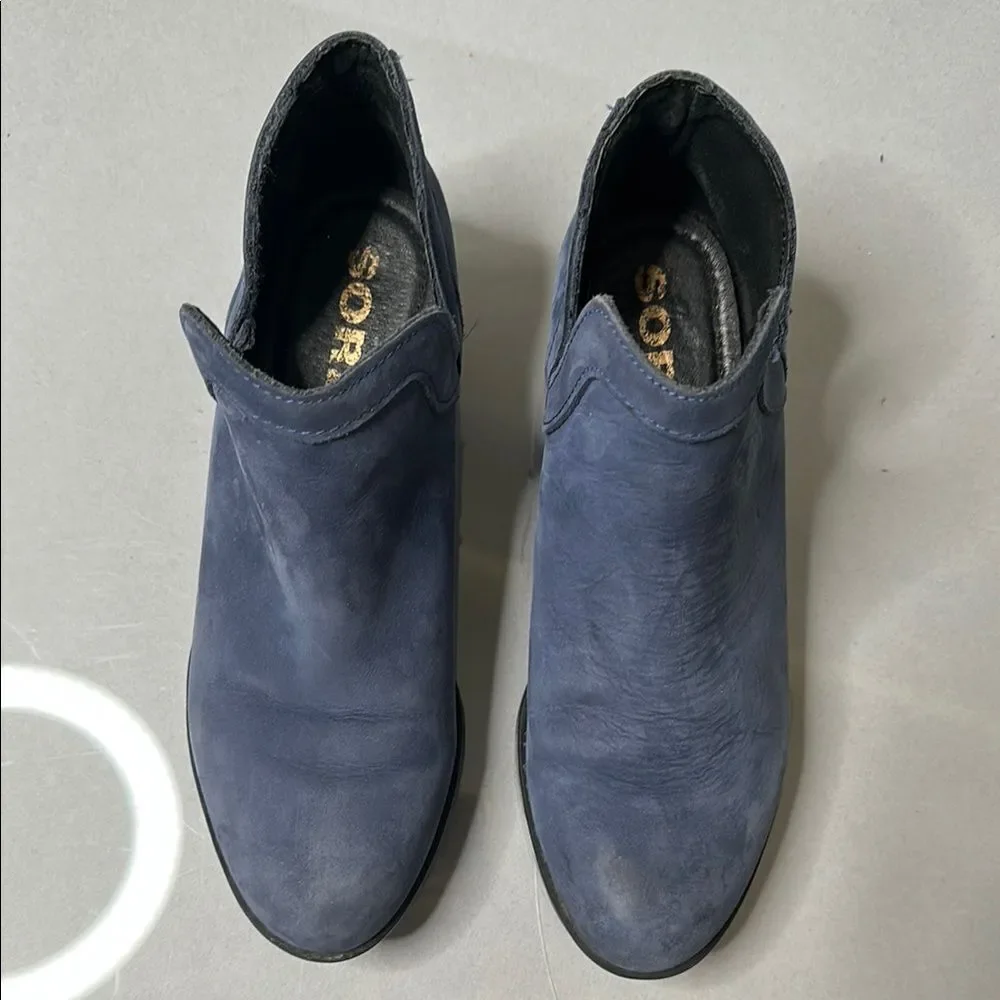 SOREL Women’s Lolla Cut‑Out Bootie in navy blue suede Booties Size 6 (B-1765)
